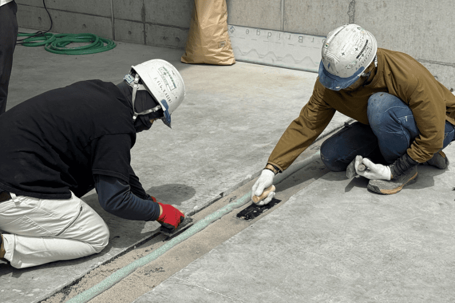 フロアブリッジ施工箇所の清掃・下地調整