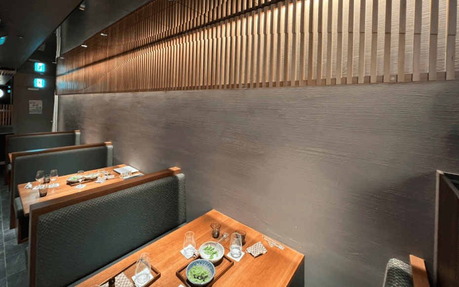 東京都 飲食店      壁面：ジョリパットによる細流し仕上げ