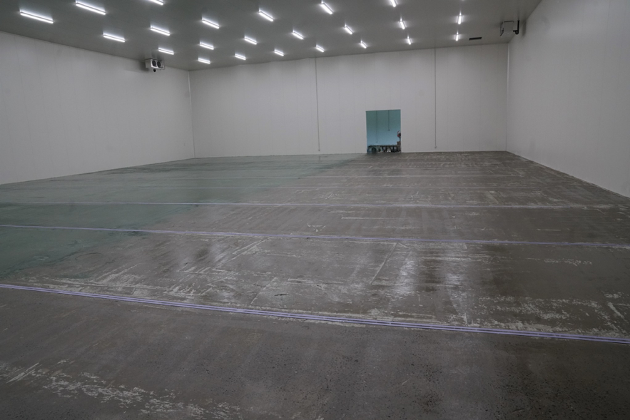 倉庫の床は厚膜型エポキシ樹脂系塗床