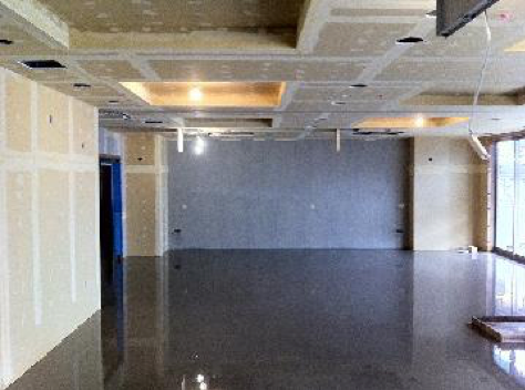短工期で高品質なコンクリート床を実現するレベラー